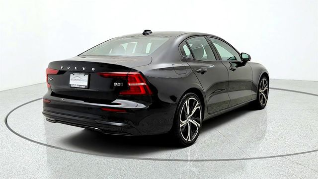 2025 Volvo S60 B5 AWD Plus w/ 19'' Black Diamond Cut Alloy Wheels & Climate Pkg - 23079156 - 4