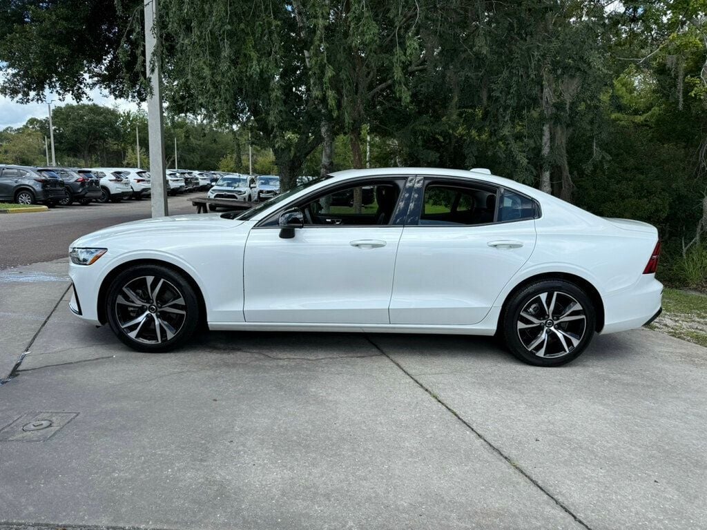 2025 Volvo S60 B5 Core photo 2