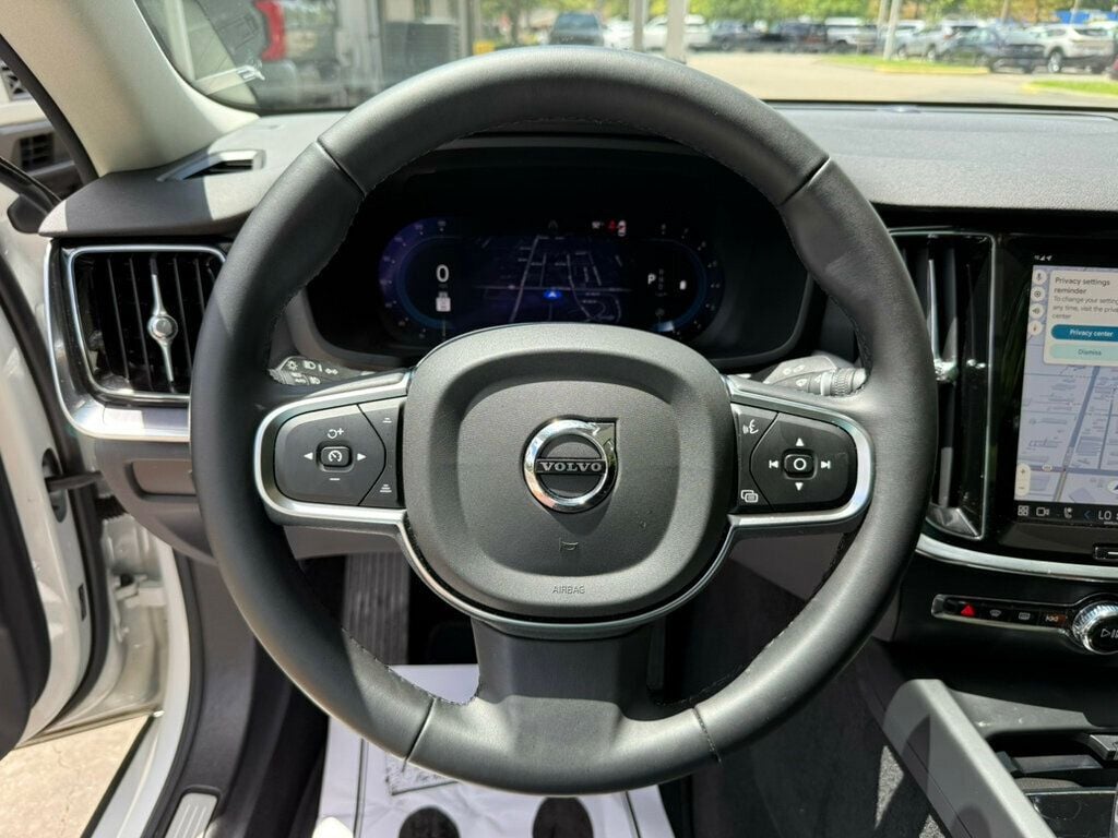 2025 Volvo S60 B5 Core photo 5