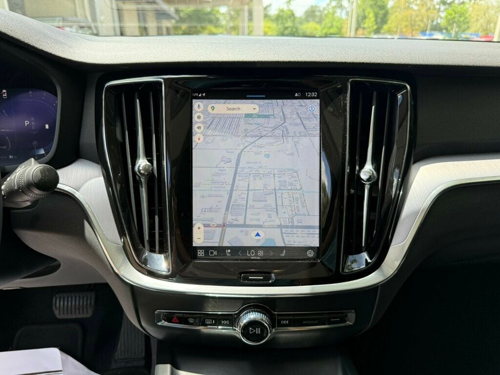 2025 Volvo S60 B5 Core photo 6