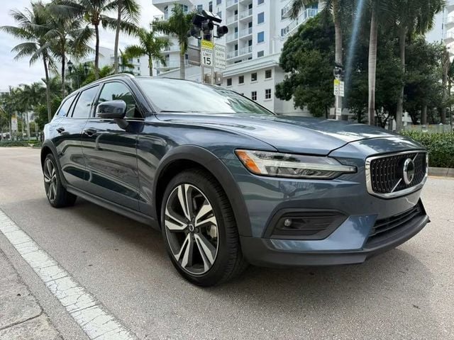2025 Volvo V60 Cross Country B5 AWD Plus - 22958581 - 1