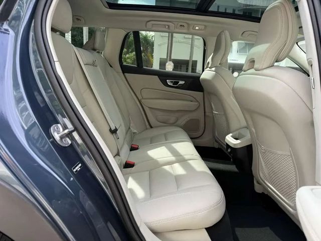 2025 Volvo V60 Cross Country B5 AWD Plus - 22958581 - 28