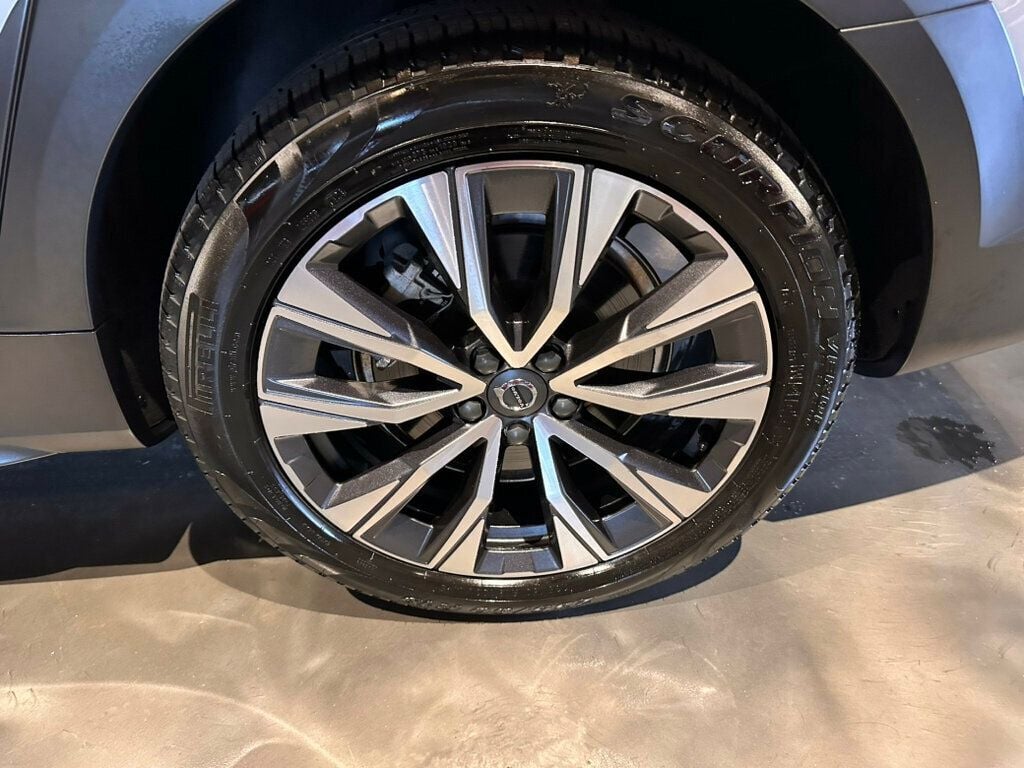 2025 Volvo V90 Cross Country B6/AWD/Plus/AdapCruise/PanoRoof/360Cam/HtdSeats/LaneKeepAssist - 23036910 - 10