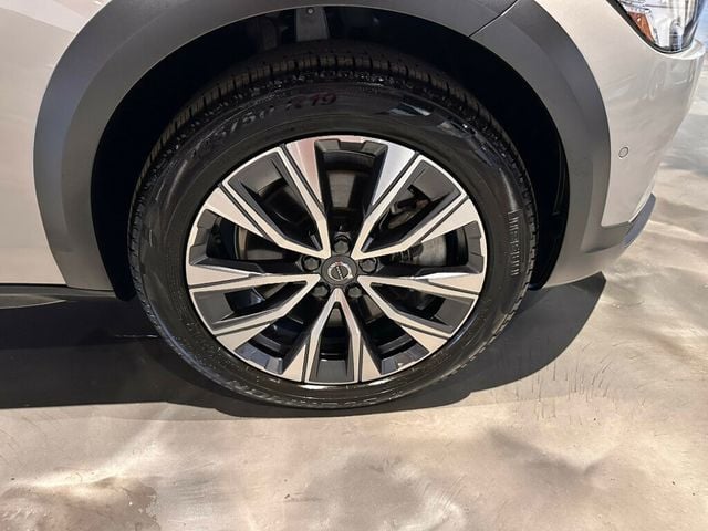 2025 Volvo V90 Cross Country B6/AWD/Plus/AdapCruise/PanoRoof/360Cam/HtdSeats/LaneKeepAssist - 23036910 - 12
