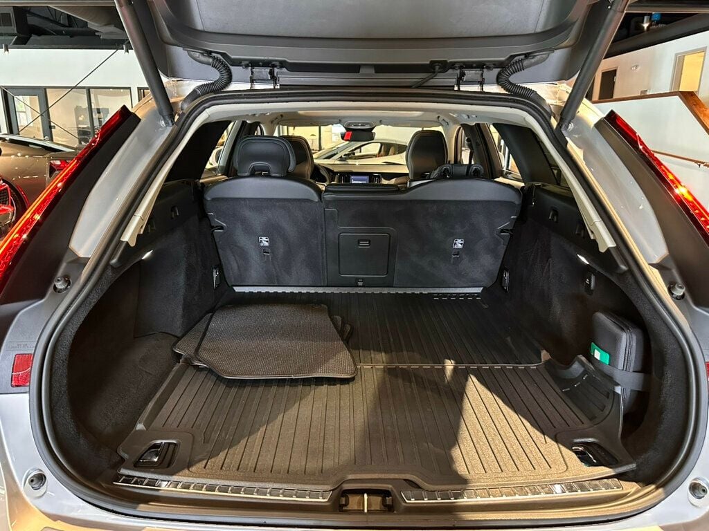 2025 Volvo V90 Cross Country B6/AWD/Plus/AdapCruise/PanoRoof/360Cam/HtdSeats/LaneKeepAssist - 23036910 - 25