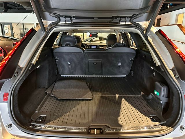 2025 Volvo V90 Cross Country B6/AWD/Plus/AdapCruise/PanoRoof/360Cam/HtdSeats/LaneKeepAssist - 23036910 - 25
