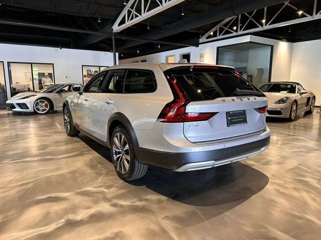 2025 Volvo V90 Cross Country B6/AWD/Plus/AdapCruise/PanoRoof/360Cam/HtdSeats/LaneKeepAssist - 23036910 - 2