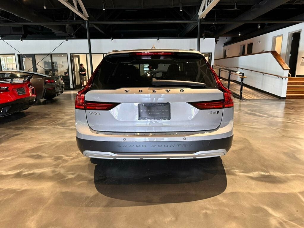 2025 Volvo V90 Cross Country B6/AWD/Plus/AdapCruise/PanoRoof/360Cam/HtdSeats/LaneKeepAssist - 23036910 - 3