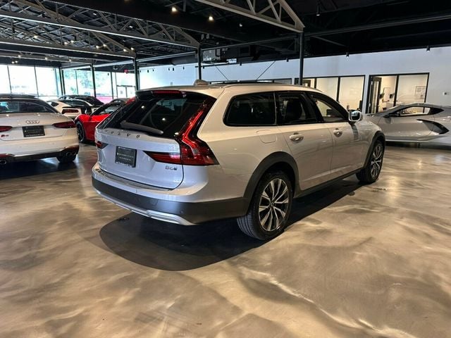 2025 Volvo V90 Cross Country B6/AWD/Plus/AdapCruise/PanoRoof/360Cam/HtdSeats/LaneKeepAssist - 23036910 - 4