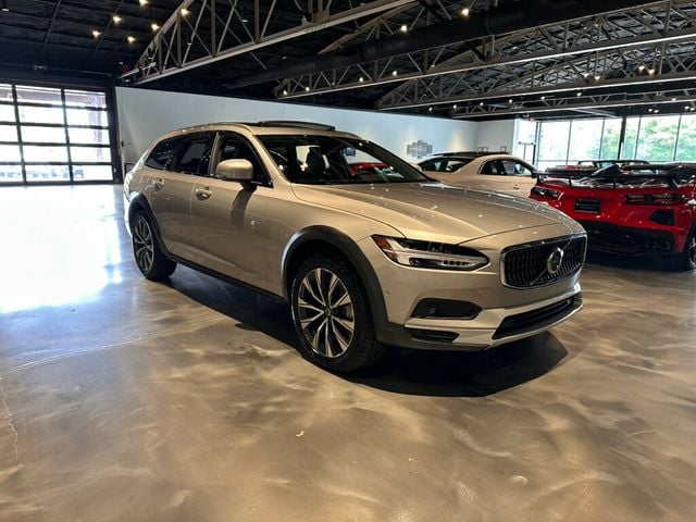 2025 Volvo V90 Cross Country B6/AWD/Plus/AdapCruise/PanoRoof/360Cam/HtdSeats/LaneKeepAssist - 23036910 - 6