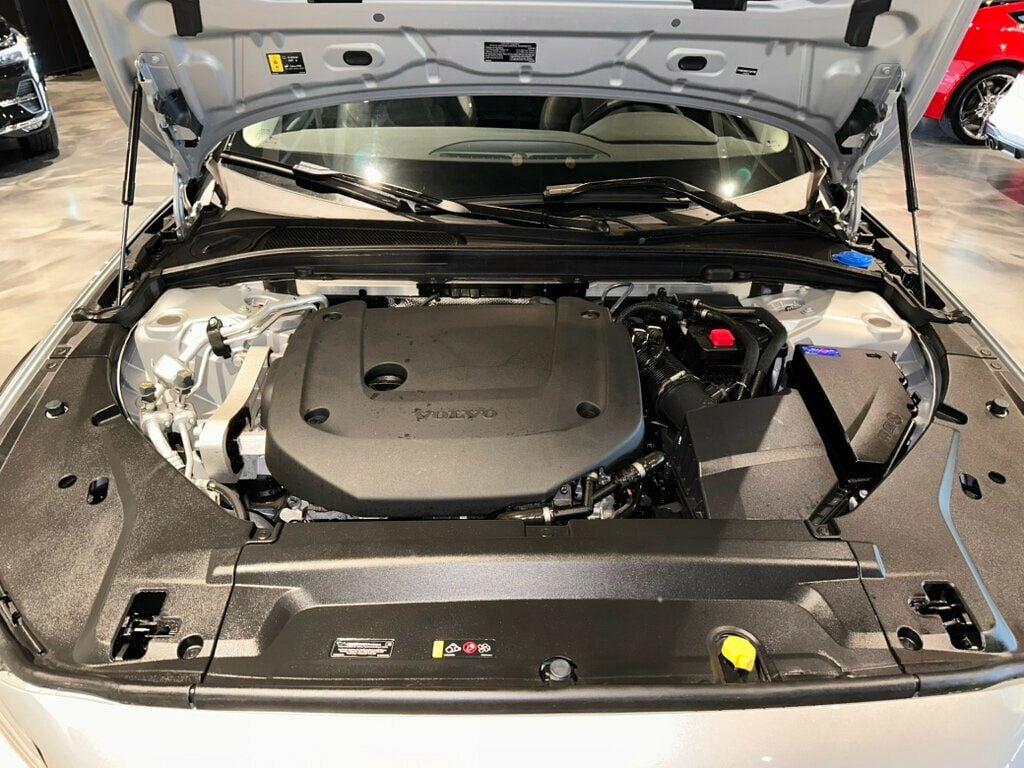 2025 Volvo V90 Cross Country B6/AWD/Plus/AdapCruise/PanoRoof/360Cam/HtdSeats/LaneKeepAssist - 23036910 - 8