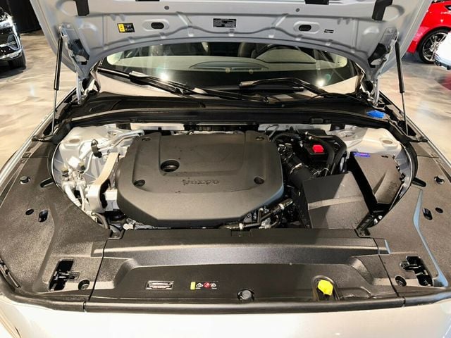 2025 Volvo V90 Cross Country B6/AWD/Plus/AdapCruise/PanoRoof/360Cam/HtdSeats/LaneKeepAssist - 23036910 - 8