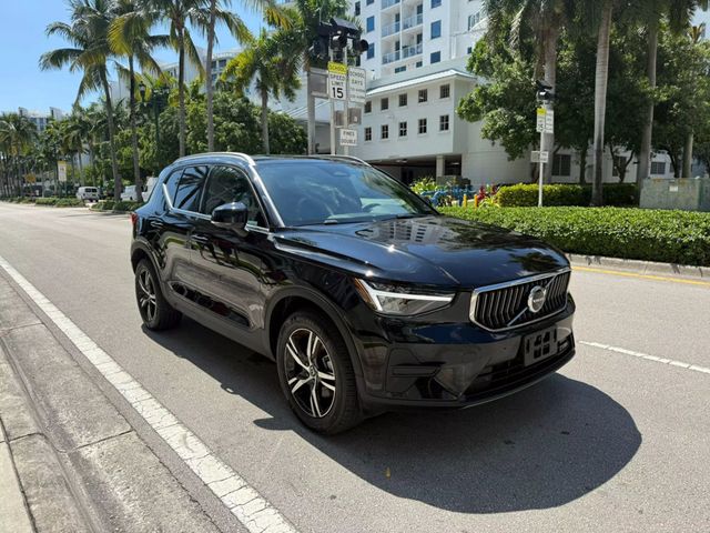 2025 Volvo XC40 B5 AWD Core Bright Theme - 22853932 - 0