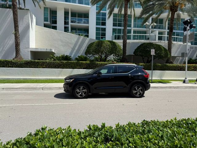 2025 Volvo XC40 B5 AWD Core Bright Theme - 22853932 - 9