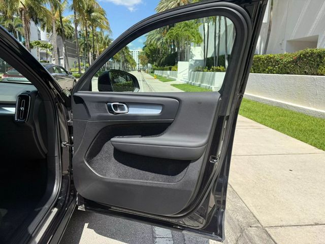 2025 Volvo XC40 B5 AWD Core Bright Theme - 22853932 - 12