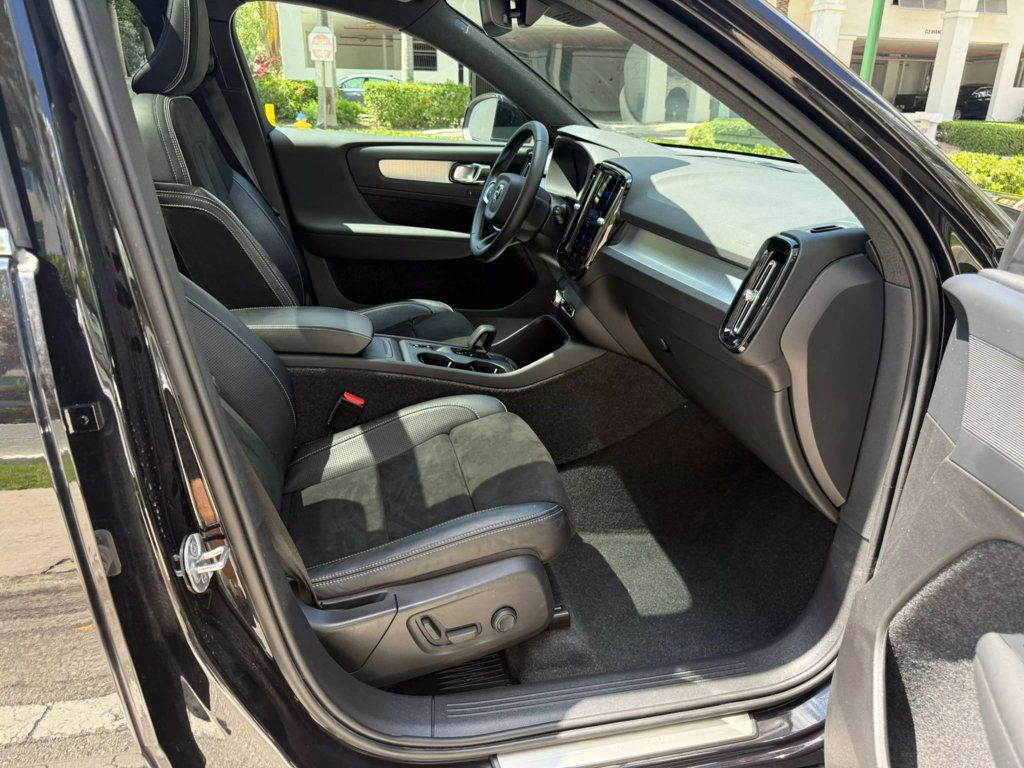2025 Volvo XC40 B5 AWD Core Bright Theme - 22853932 - 13