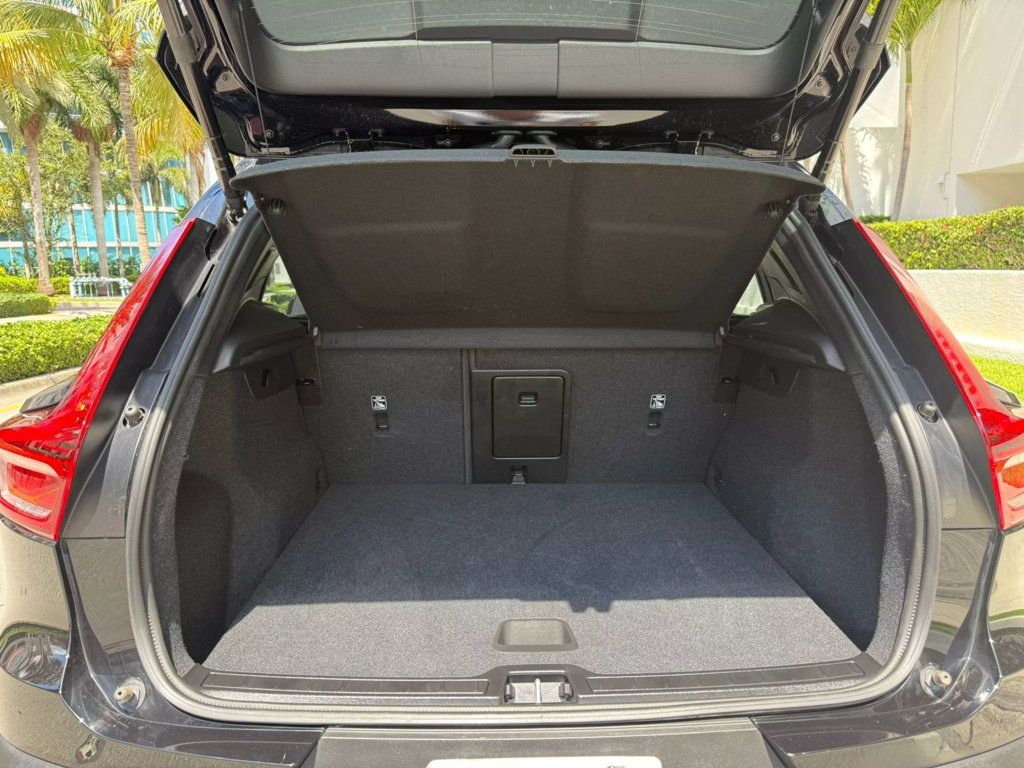 2025 Volvo XC40 B5 AWD Core Bright Theme - 22853932 - 17