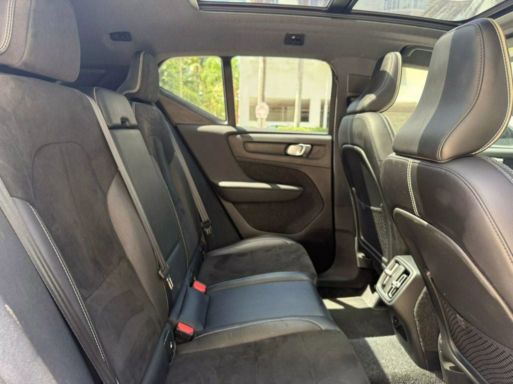 2025 Volvo XC40 B5 AWD Core Bright Theme - 22853932 - 19