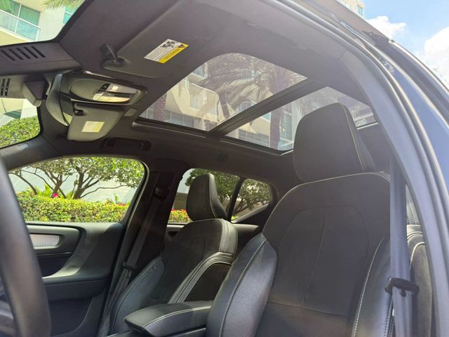 2025 Volvo XC40 B5 AWD Core Bright Theme - 22853932 - 25