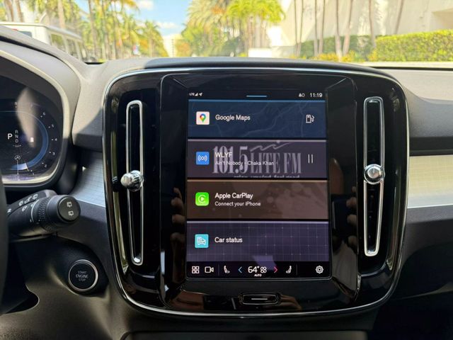 2025 Volvo XC40 B5 AWD Core Bright Theme - 22853932 - 28