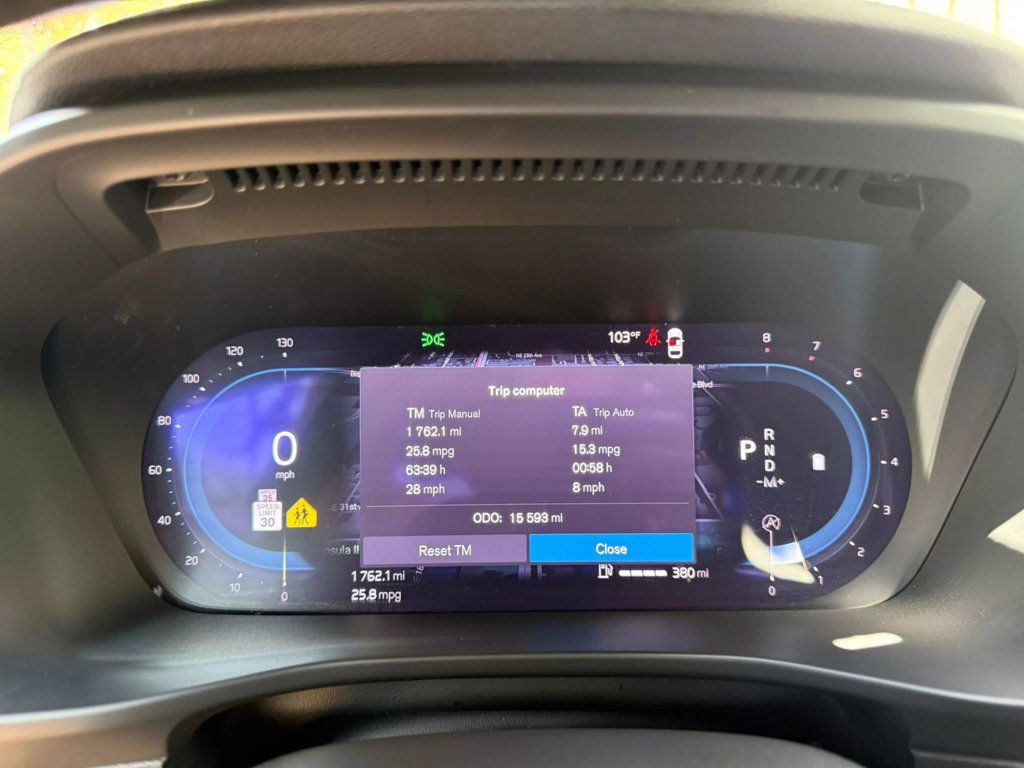2025 Volvo XC40 B5 AWD Core Bright Theme - 22853932 - 31