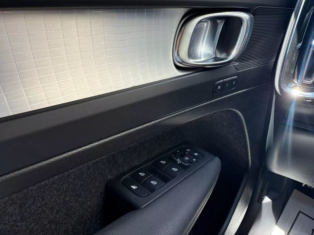 2025 Volvo XC40 B5 AWD Core Bright Theme - 22853932 - 33