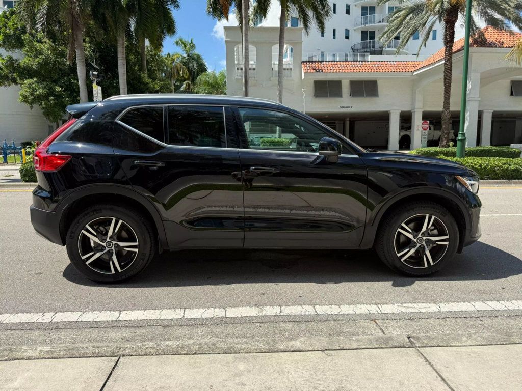 2025 Volvo XC40 B5 AWD Core Bright Theme - 22853932 - 3