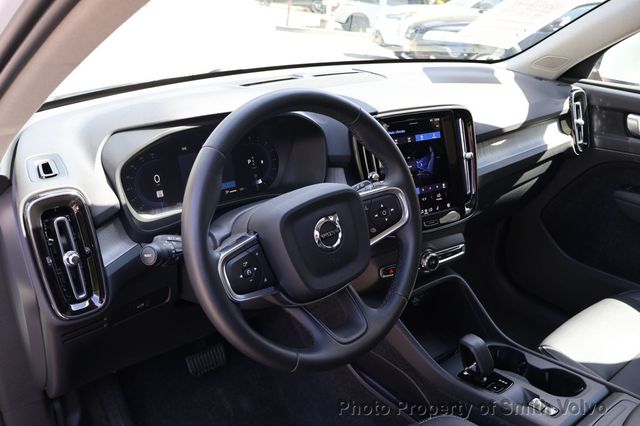 2025 Volvo XC40 B5 AWD Core Bright Theme - 23008376 - 9