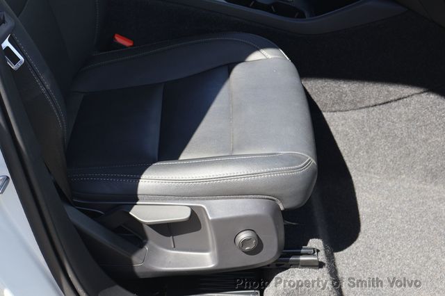 2025 Volvo XC40 B5 AWD Core Bright Theme - 23008376 - 14