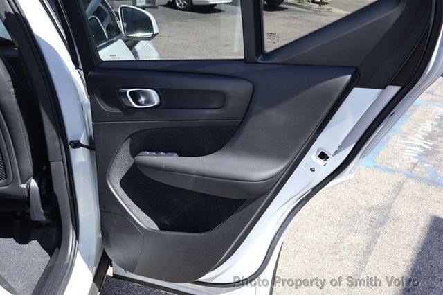 2025 Volvo XC40 B5 AWD Core Bright Theme - 23008376 - 17
