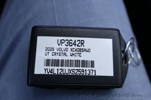 2025 Volvo XC40 B5 AWD Core Bright Theme - 23008376 - 22