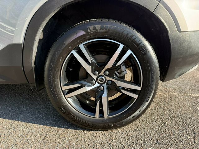 2025 Volvo XC40 B5 AWD Core Bright Theme - 22999494 - 10