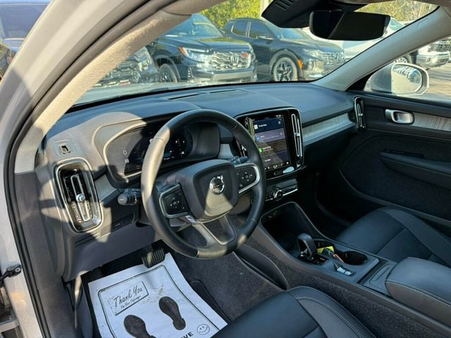 2025 Volvo XC40 B5 AWD Core Bright Theme - 22999494 - 2