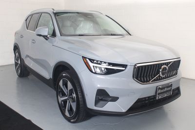 2025 Volvo XC40