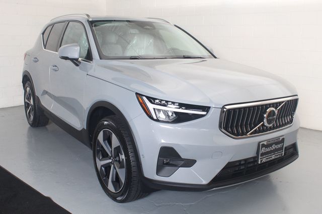2025 Volvo XC40 B5 AWD Plus Bright Theme - 23024304 - 0