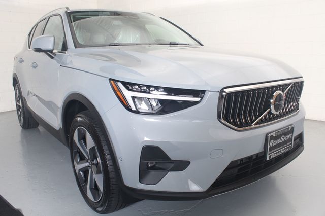 2025 Volvo XC40 B5 AWD Plus Bright Theme - 23024304 - 14