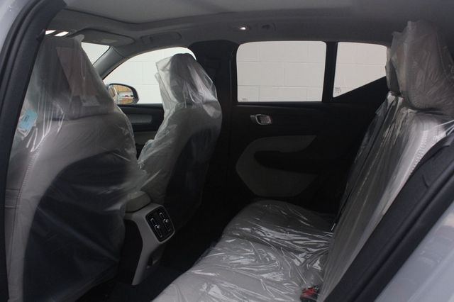 2025 Volvo XC40 B5 AWD Plus Bright Theme - 23024304 - 6