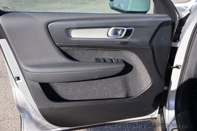 2025 Volvo XC40 B5 AWD Plus Bright Theme - 22941189 - 10