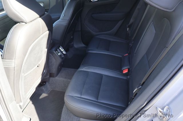 2025 Volvo XC40 B5 AWD Plus Bright Theme - 22941189 - 11
