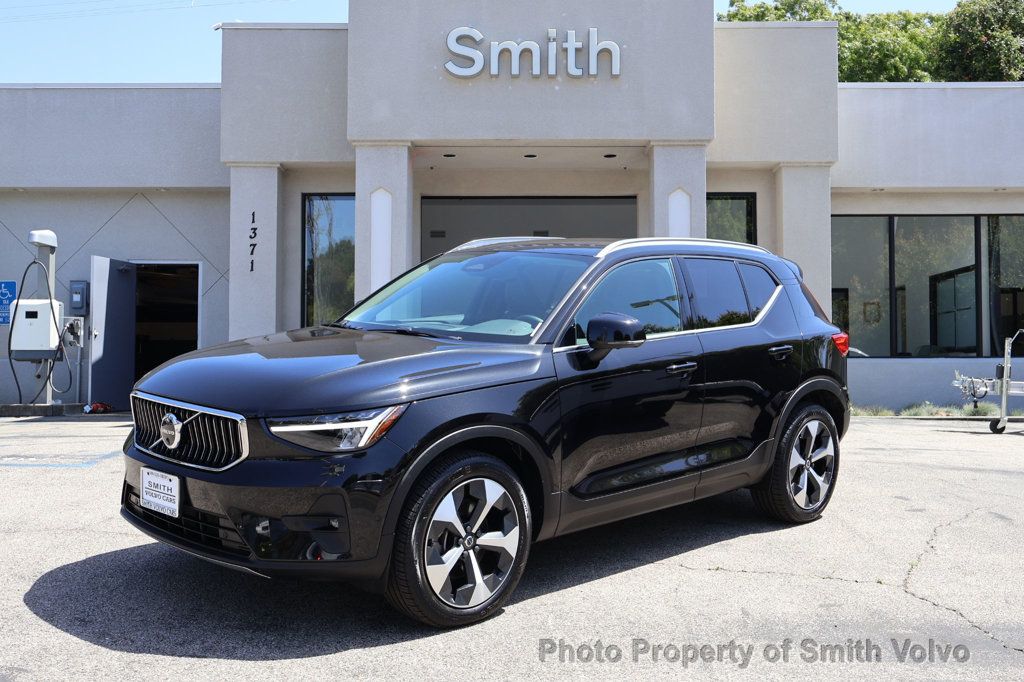 2025 Volvo XC40 B5 AWD Plus Bright Theme - 23019800 | Video 1