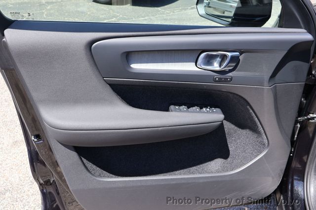 2025 Volvo XC40 B5 AWD Plus Bright Theme - 23019800 - 10