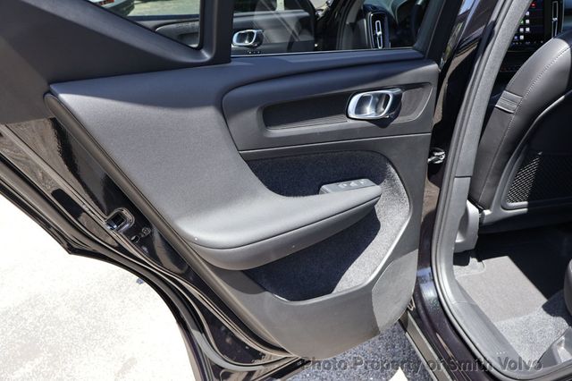 2025 Volvo XC40 B5 AWD Plus Bright Theme - 23019800 - 11