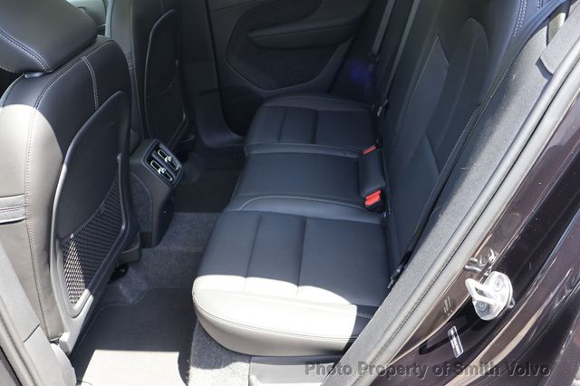 2025 Volvo XC40 B5 AWD Plus Bright Theme - 23019800 - 12