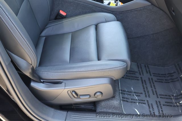 2025 Volvo XC40 B5 AWD Plus Bright Theme - 23019800 - 14