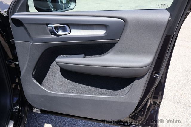 2025 Volvo XC40 B5 AWD Plus Bright Theme - 23019800 - 16