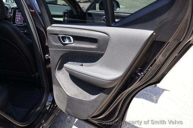 2025 Volvo XC40 B5 AWD Plus Bright Theme - 23019800 - 17