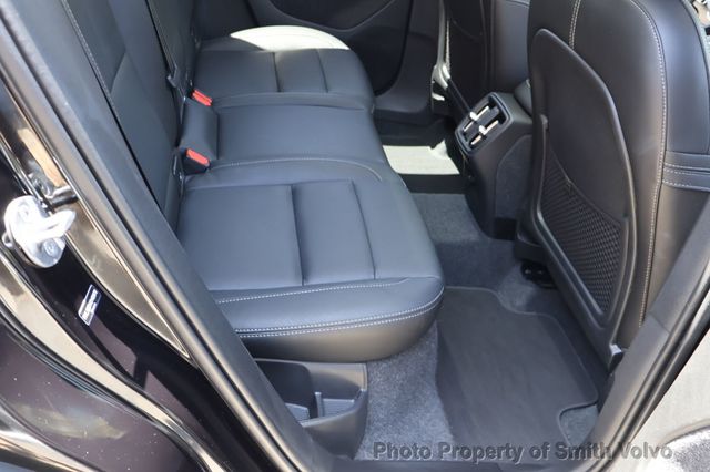 2025 Volvo XC40 B5 AWD Plus Bright Theme - 23019800 - 19