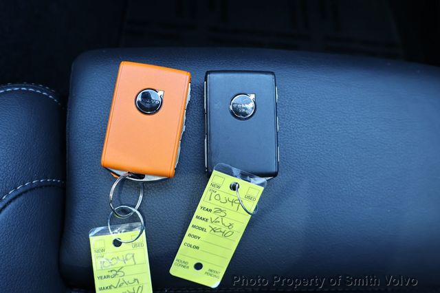 2025 Volvo XC40 B5 AWD Plus Bright Theme - 23019800 - 25