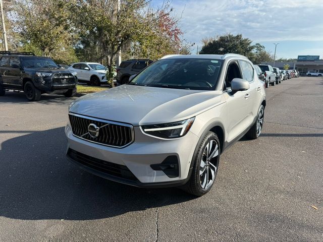 2025 Volvo XC40 B5 AWD Plus Bright Theme - 22954438 - 0