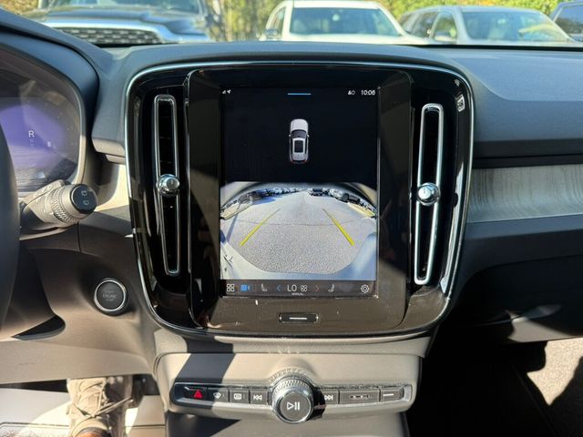 2025 Volvo XC40 B5 AWD Plus Bright Theme - 22954438 - 4